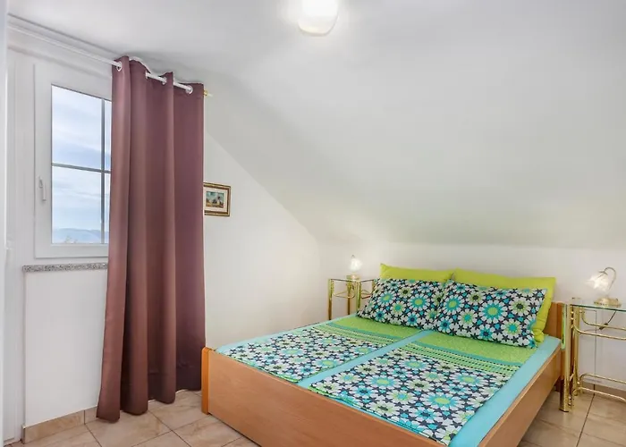 2 Bedroom Awesome In Krk Appartement *