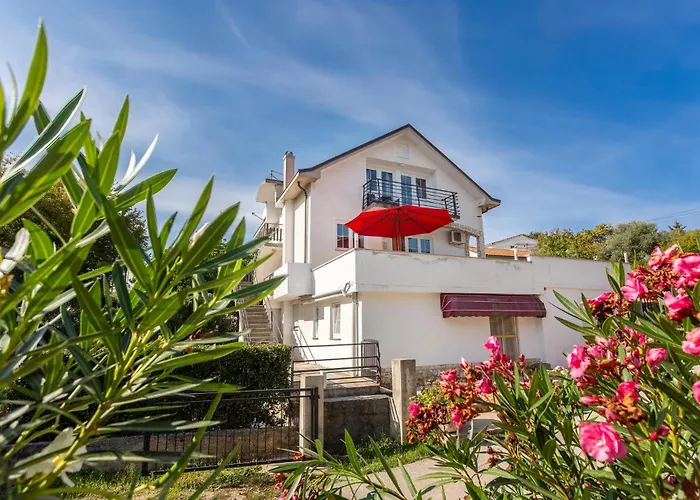 Appartement 2 Bedroom Awesome In Krk *