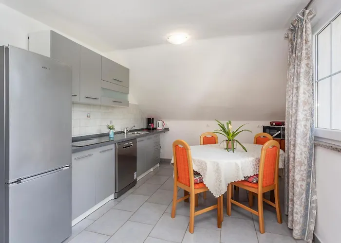 Appartement 2 Bedroom Awesome In Krk Krk Town