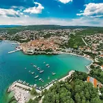 2 Bedroom Awesome In Krk Apartman Krk Town