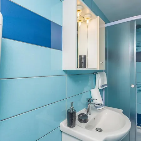 Stunning Apartment In Krk With House Sea View Apartment *